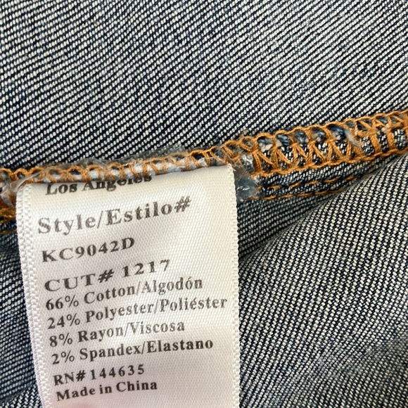 KanCan medium wash cropped classic jean jacket - Picture 9 of 9